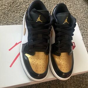 Nike Gold and black shoes